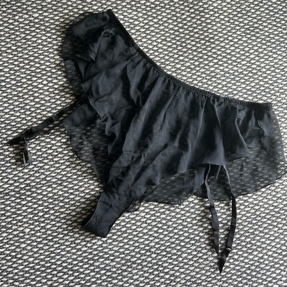 NWOT SKIMS Chiffon Garter Bikini